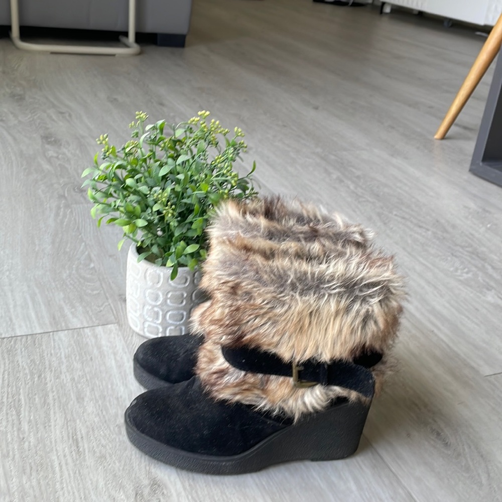 Edge booties with fur